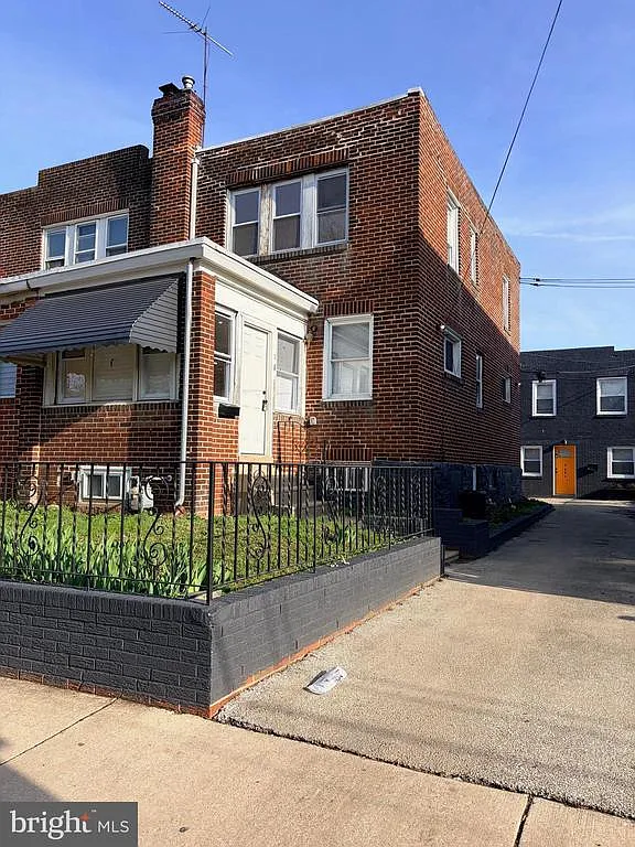 5 bed, 1.5 bath, 1600 sqft, $2,800 — Photo 4