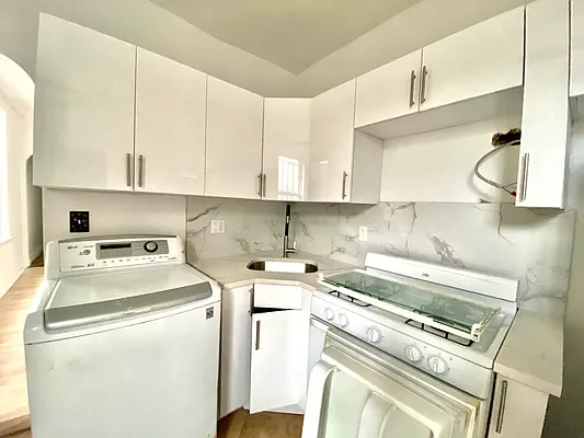 Rented by Bruma Realty LLC | media 4