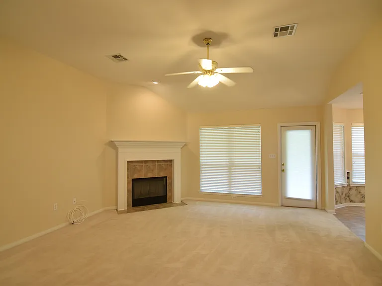 2511 Kingsbury Dr — Photo 10