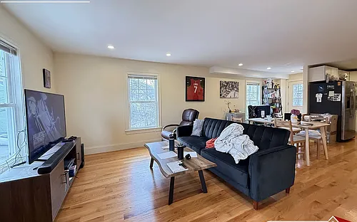 23 Higgins St Photo 1