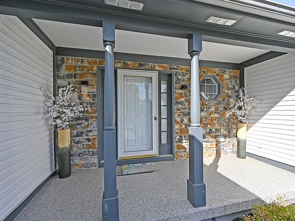 4th image of 9299 White Pine Dr