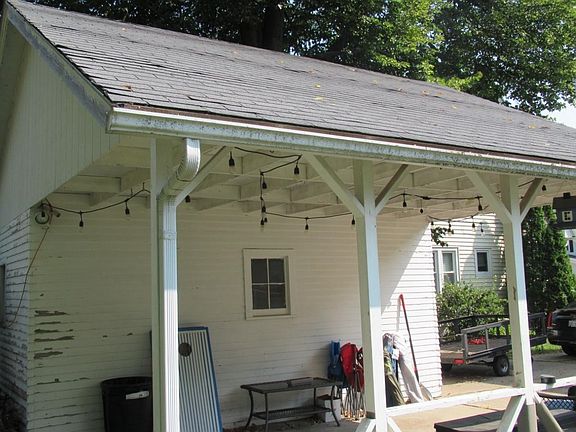 4th image of 819 Richardson St