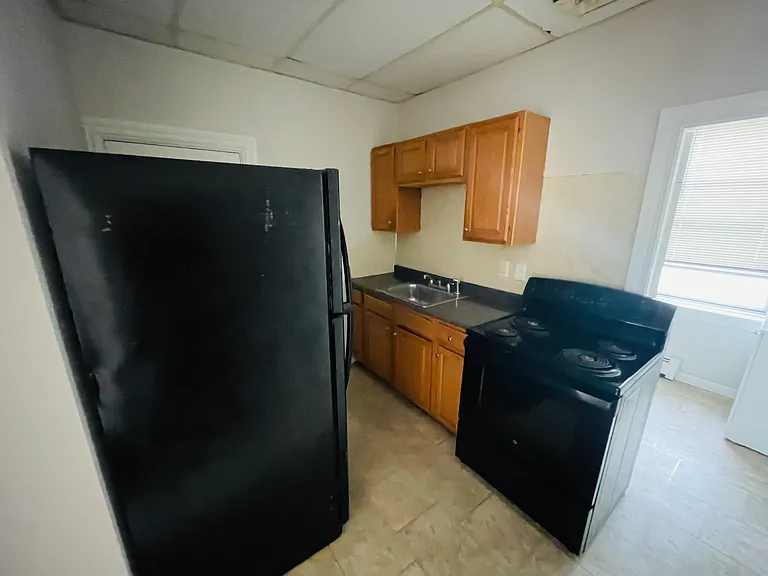16 Cromwell St #4 — Photo 6