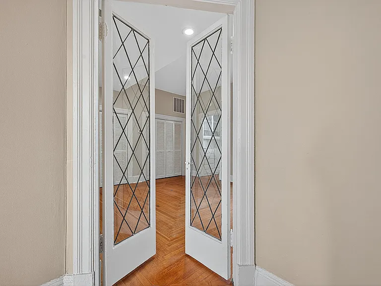 2400 Grandview Ave — Photo 11