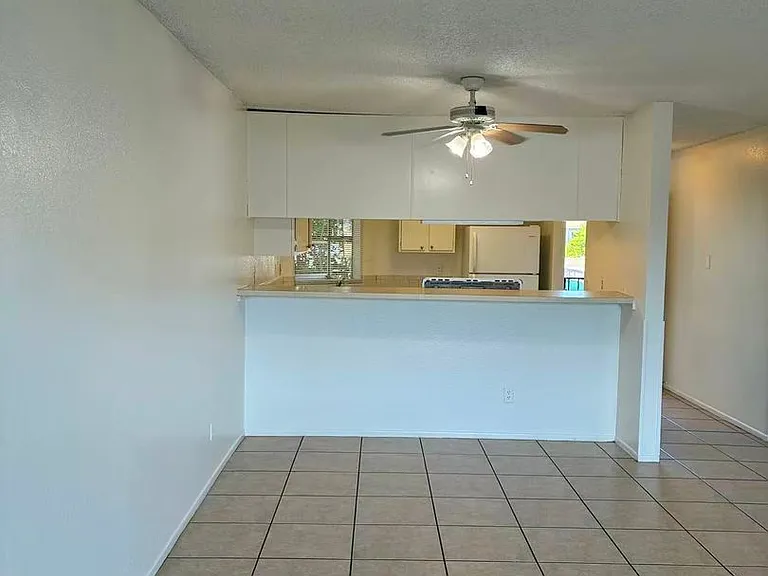 1086 Stanley Ave — Photo 7