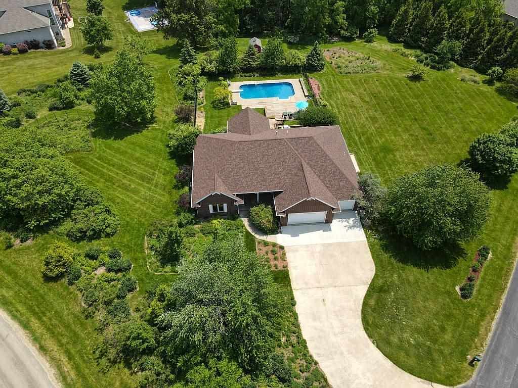 1546 Iroquois Dr NE, Solon, IA 52333 MLS 202301720 Zillow