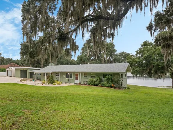 216 E Mirror Lake Dr, Fruitland Park, FL 34731