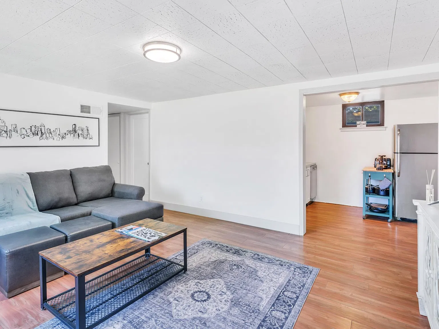 2 bed, 900 sqft, $1,750 — Photo 2