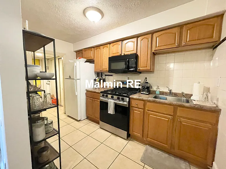 748 E 4th St #B — Photo 5