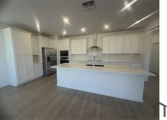 5 bed, 2612 sqft, $5,499 — Photo 4