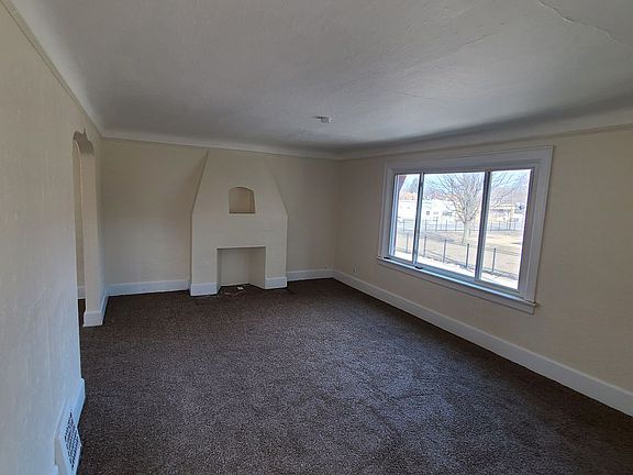 2nd image of 15895 Cloverlawn Ave #15895