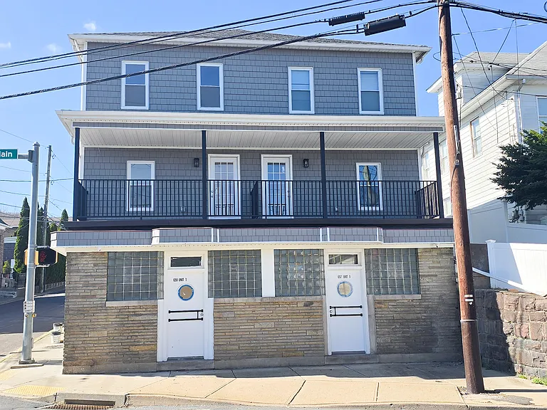 657 W Main St #1 — Photo 1