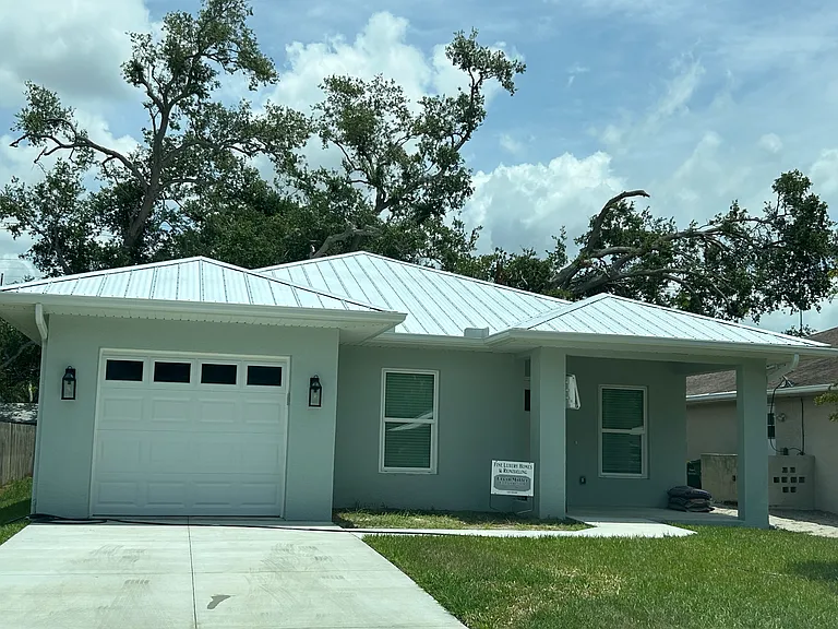 1041 Charlotte Ave — Photo 2