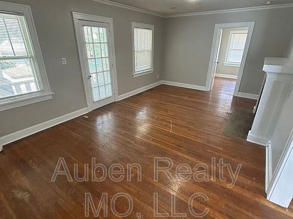 2nd image of 5426 Harrison St #2F