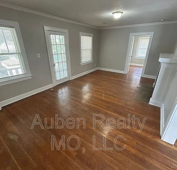 5426 Harrison St #2F — Photo 2