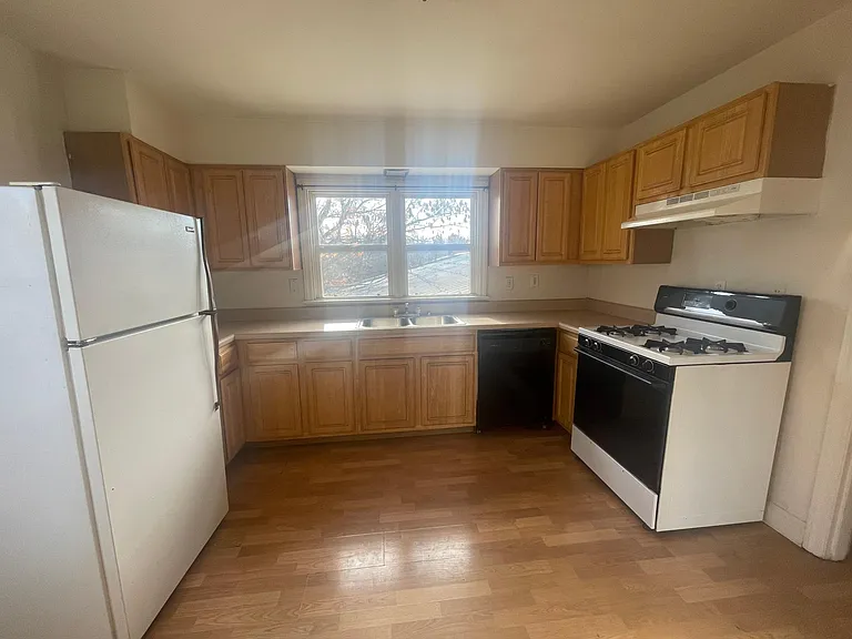 710 E State St #A — Photo 10