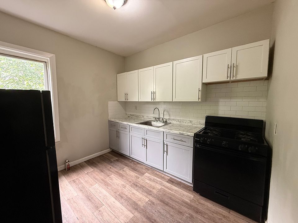 1st image of 76 Eaton Pl Floor 2