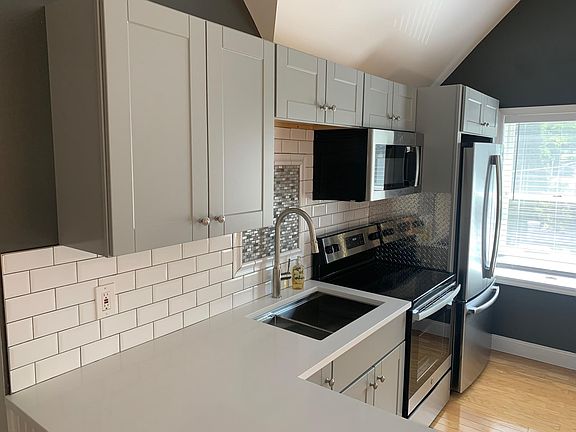 3rd image of 590 Commerce St