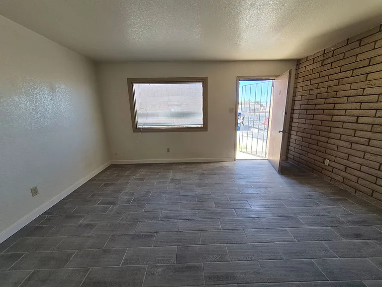 2173 S 1st Ave — Photo 4