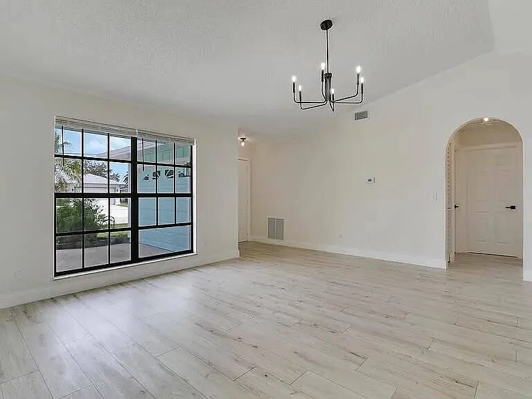 3 bed, 2.0 bath, 1149 sqft, $3,100 — Photo 3