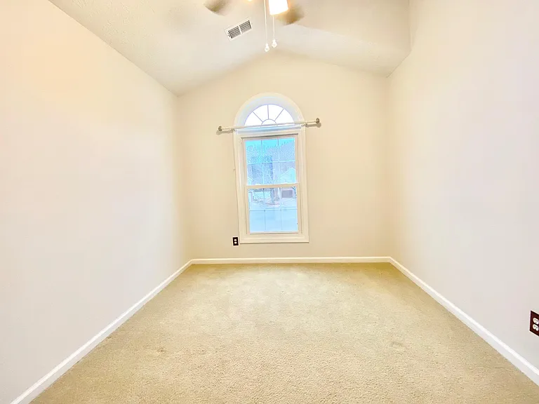 685 Chantress Ct — Photo 10