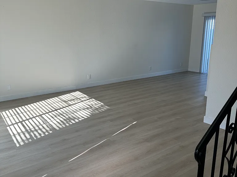 217 W Carroll Ave — Photo 11