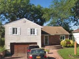 83 Fieldstone Ln, Valley Stream, NY 11581