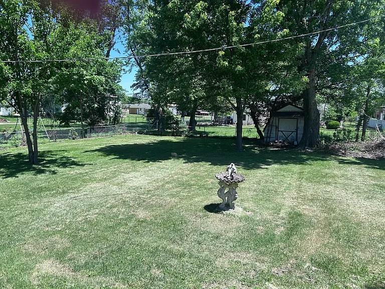 205 N Smith St — Photo 14