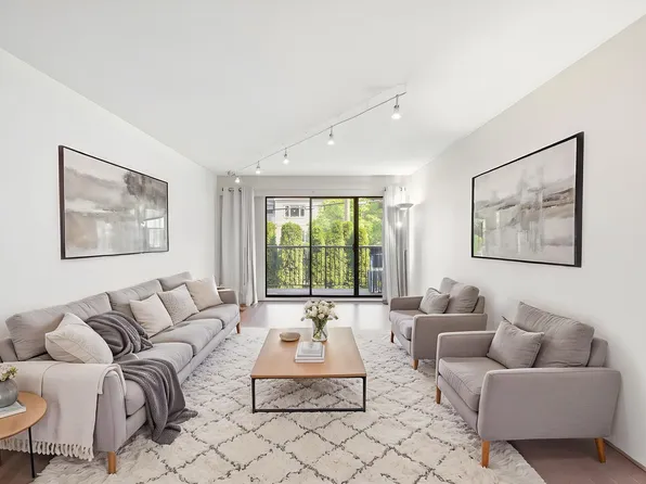 1585 E 4th Ave #205, Vancouver, BC V5N 1J7