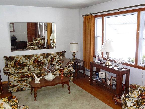2nd image of 21 Oakwood Dr