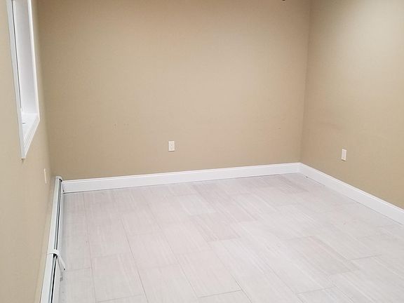 5th image of 635 E Olive St