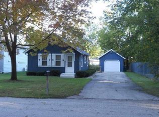 402 W Chestnut St, Silver Lake, WI 53170