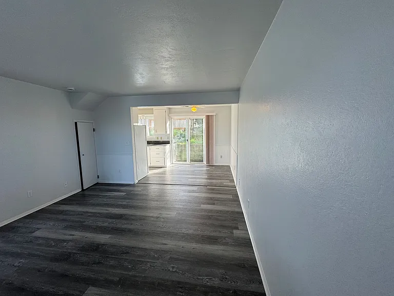637 SW 9th St — Photo 6