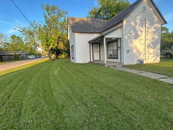 426 N Clements St, Gainesville, TX 76240