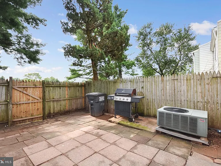 8853 Teakwood Ct — Photo 22