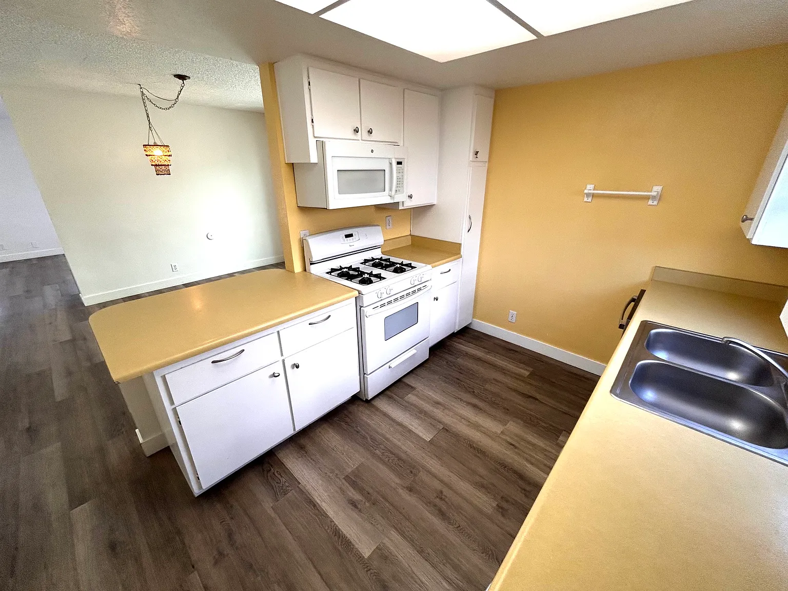 4 bed, 3.5 bath, 4016 sqft, $5,400 — Photo 1