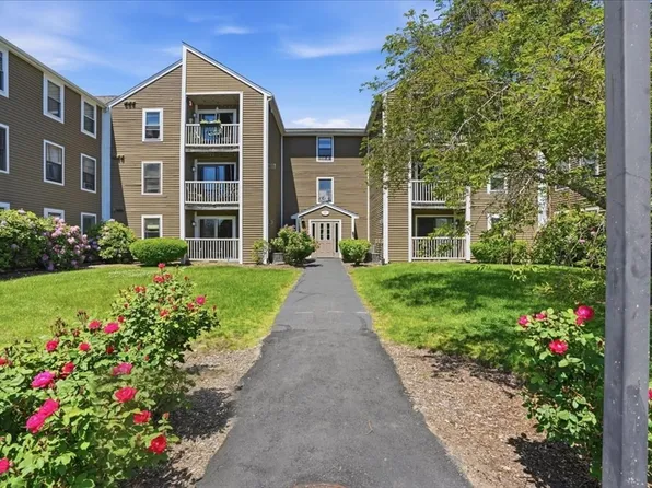 3 Marc Dr APT 3B1, Plymouth, MA 02360