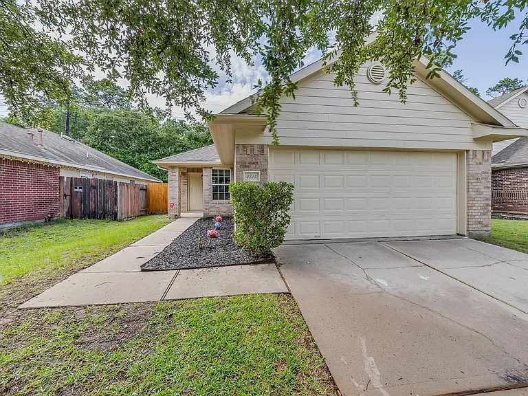 2515 Cypress Island Dr — Photo 2