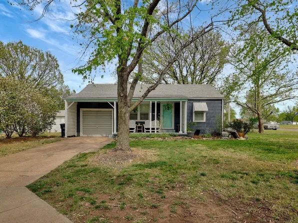 1600 Robbins St, Augusta, KS 67010