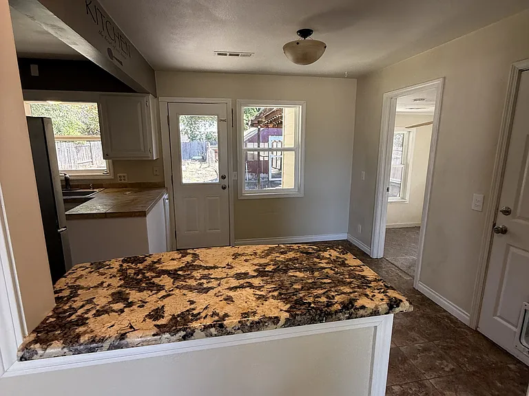 1023 Murray Ave — Photo 7