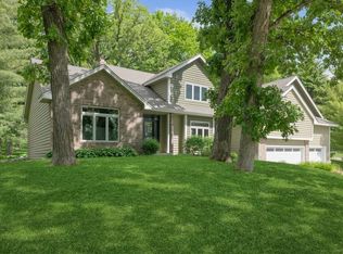 8587 Woodstone Gln, Victoria, MN 55386