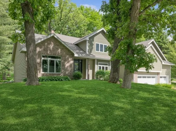 8587 Woodstone Gln, Victoria, MN 55386