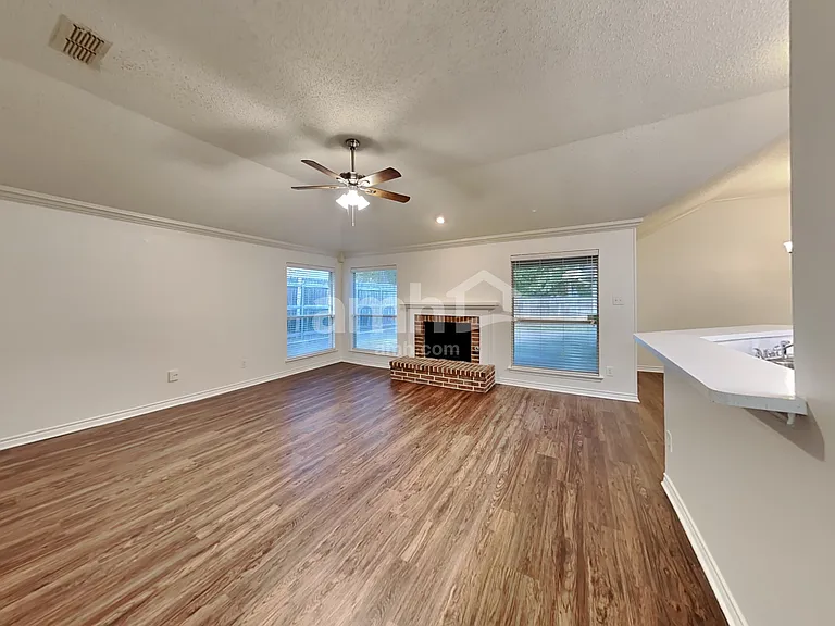 4709 Shadow Crest Dr — Photo 5