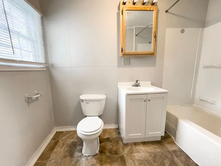 2217 S Jefferson St — Photo 21