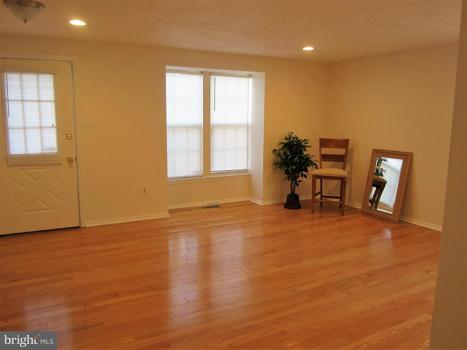 3 bed, 2.0 bath, 1616 sqft, $2,399 — Photo 3