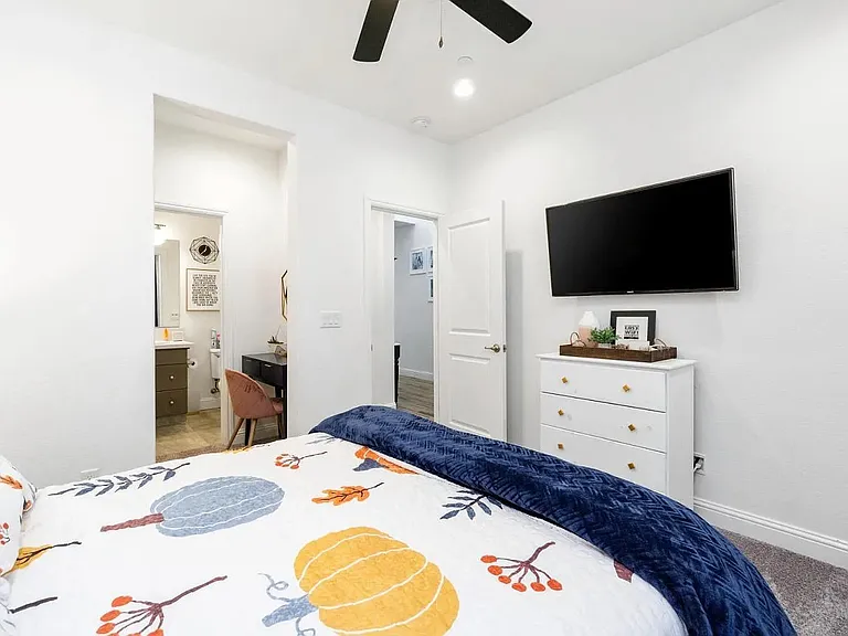 308 Meridian Ave — Photo 17