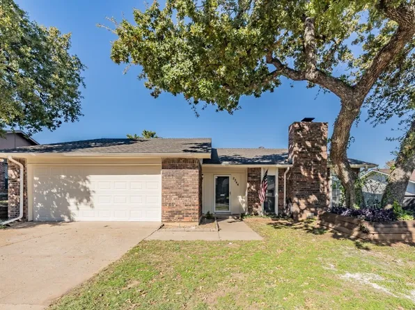 2244 Cottonwood Ln, Bedford, TX 76021