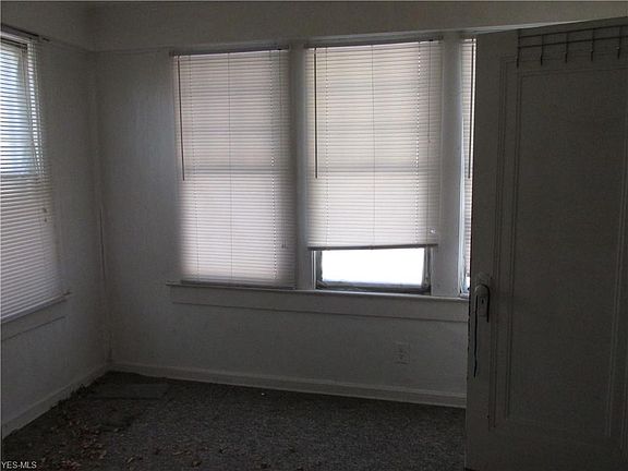 3rd image of 1332 15th St NW