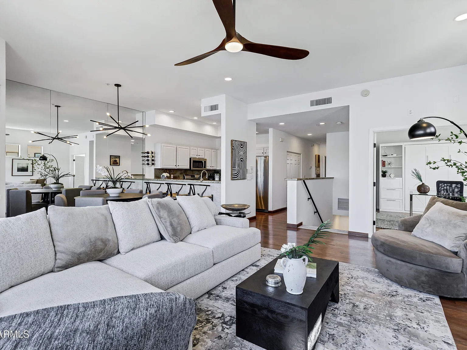 3 bed, 2.0 bath, 1645 sqft, $5,000 — Photo 3