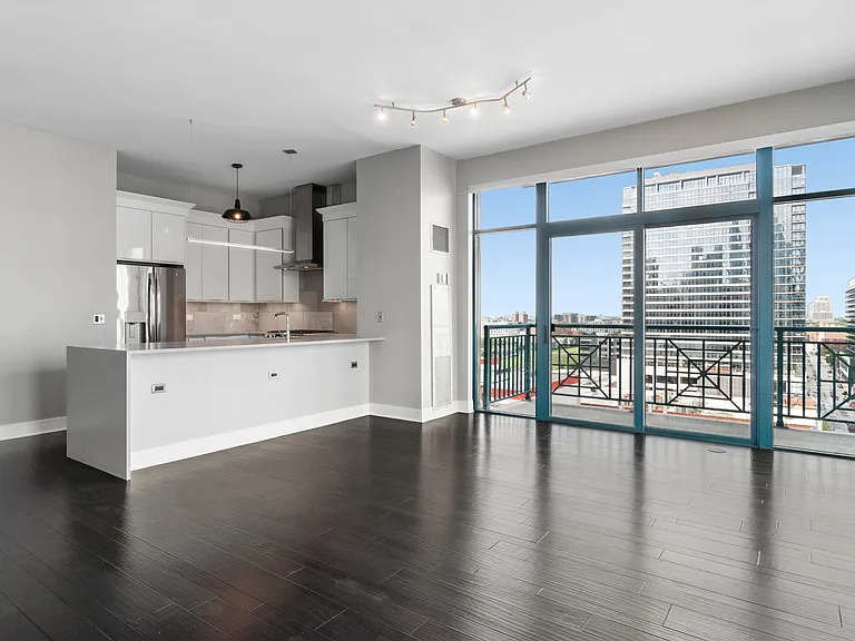 340 W Superior St #1201 — Photo 6
